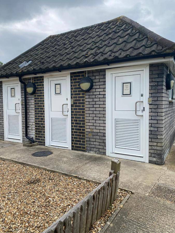 Mobile Home in Thorpe Park, Surrey
