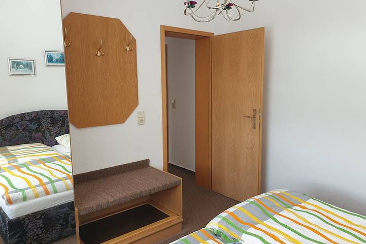 Ganze Wohnung, Apartment \"Wiesengrund\", ebenerdig im gruppenfreundlichen Haus Werraquelle in Neuhaus am Rennweg, Rennsteig