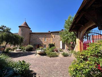 Gîte pour 12 personnes, avec jardin ainsi que jacuzzi et piscine, animaux acceptés dans Cuinzier