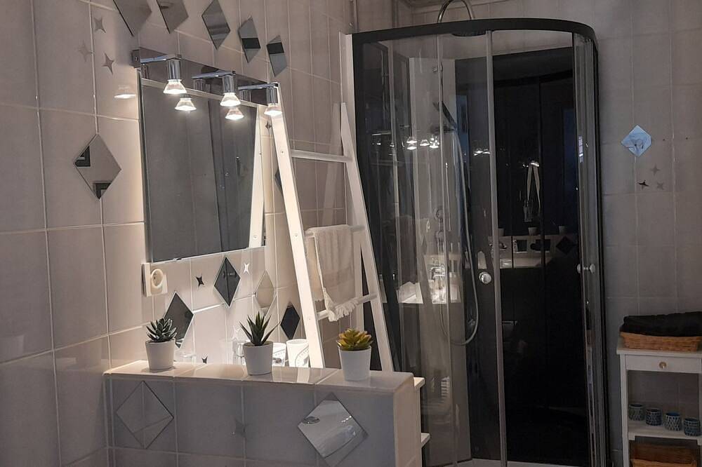 Grande Chambre D'hôte Avec Coin Cuisine. Idéal Pour Couple Avec Enfants in Chissey-sur-Loue, Jura