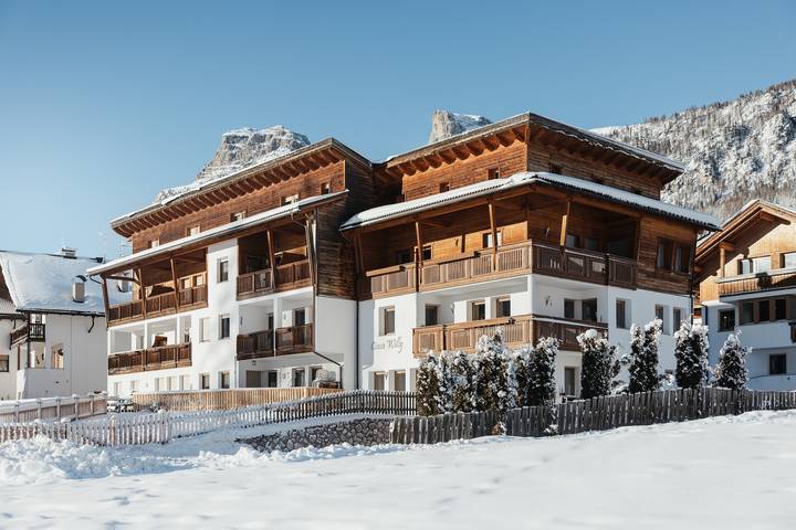 Monolocale intero, Appartamento "Ciasa Willy Lavarella" con vista sulle montagne e Wi-Fi in La Villa, Badia