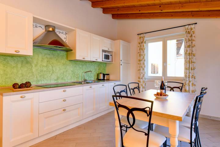 Ferienwohnung für 4 Personen, mit Seeblick und Balkon sowie Garten in Tignale - 3