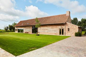 Location de vacances pour 35 personnes, avec jardin et vue dans Roesbrugge-Haringe