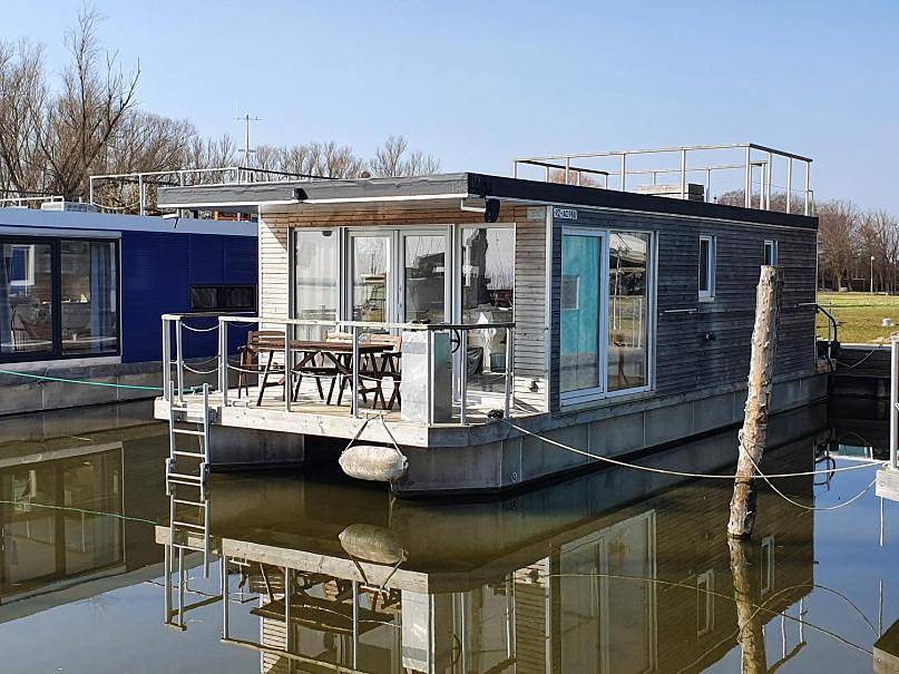 Schwimmende Häuser im Baltic Sea Resort in Kröslin, Vorpommern Greifswald