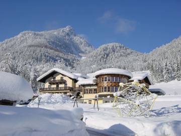 Hotel für 3 Personen, mit Ausblick und Garten sowie Sauna, kinderfreundlich in Strobl