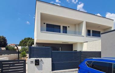 Ferienhaus für 4 Personen, mit Terrasse und Pool in Pula-Medulin