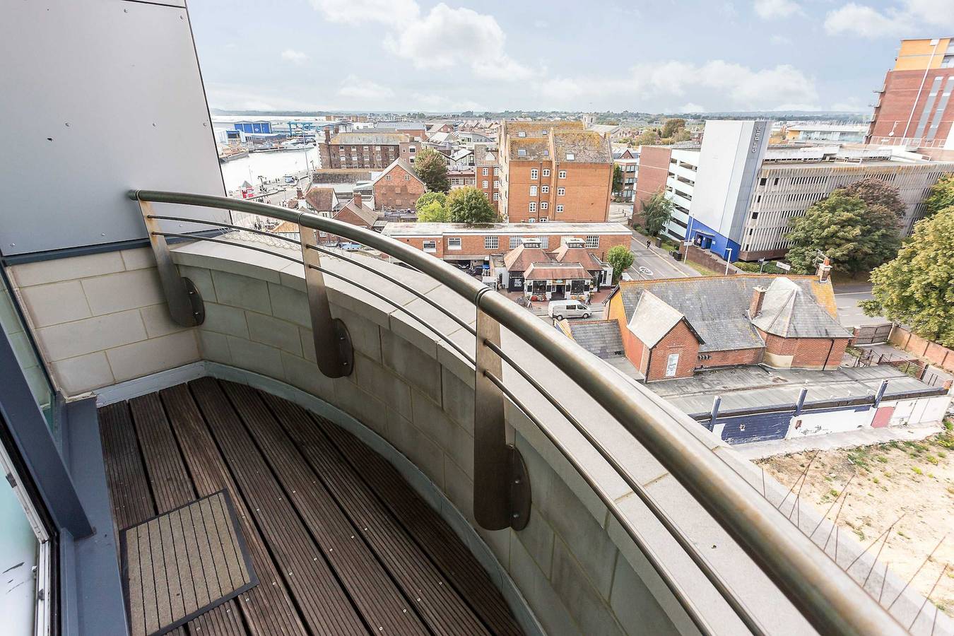 Entire apartment, Steep Holm - With Spacious Balcony in Poole, Poole Harbour