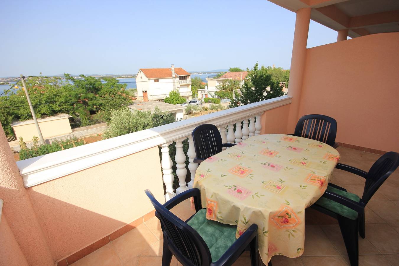 Ganze Wohnung, 1-Zimmer-Ferienwohnung mit Terrasse und Meerblick Kraj, Pasman A-331-b in Kraj, Pasman