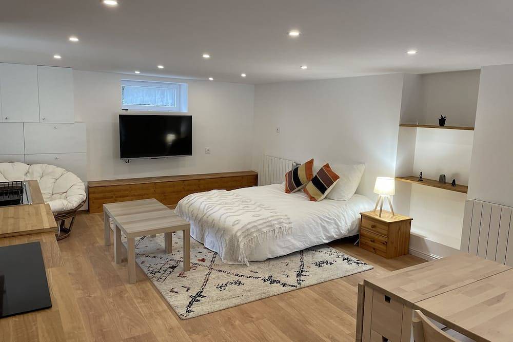 Entire apartment, Charming Studio in Venelles, Aix-en-Provence region