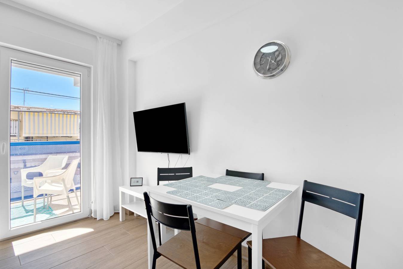 Apartamento entero, Apartamento vacacional "Soleole5" con terraza compartida, aire acondicionado y Wi-Fi in Playa de Gandía, Costa de Valencia
