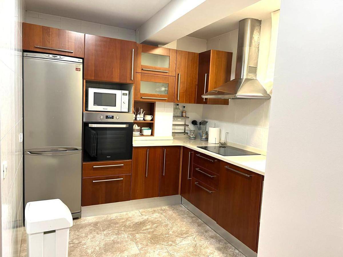 Apartamento entero, Three-Bedroom Apartment in Torrelavega, Costa de Cantabria