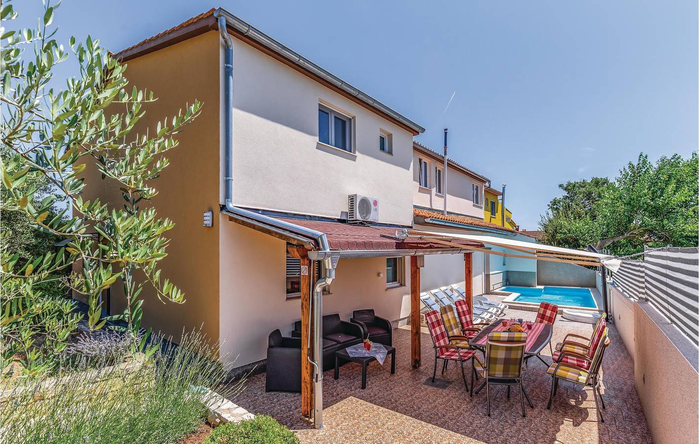 Modernes Apartment mit Pool und Terrasse, 2 km vom Strand Duga Uvala entfernt in Marčana, Südküste Istrien