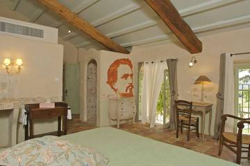 Location de vacances pour 6 personnes, avec piscine ainsi que sauna et jardin à Saint-Hippolyte-le-Graveyron