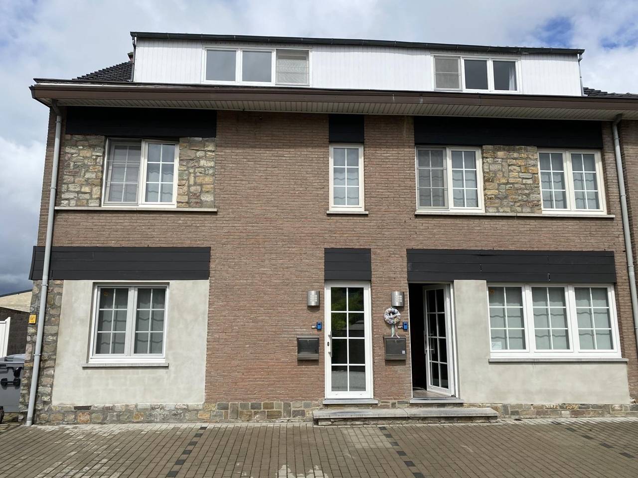 Maison fleurie avec toit-terrasse in Heers, Limbourg (Belgique)