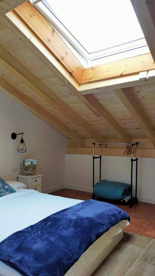 Small Attic Double Room in Haro, Rioja