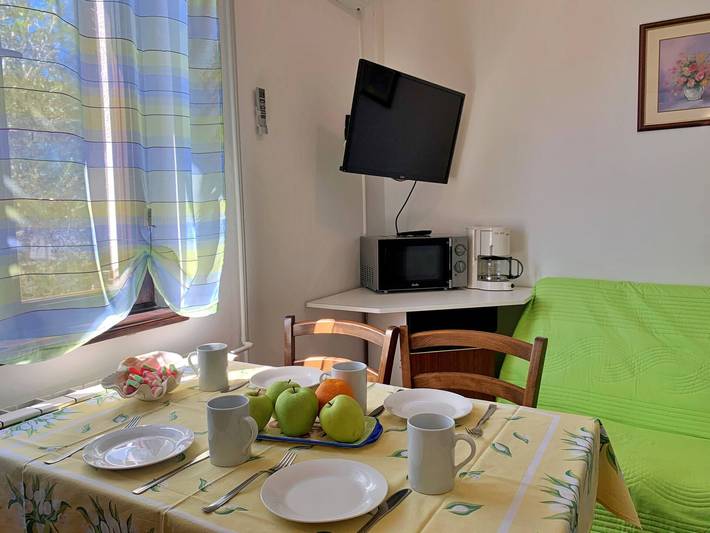 Ganze Wohnung, Apartment Santic - Meerblick, 450 m vom Meer, Balkon, Waschmaschine, Haustiere erlaubt in Čižići, Krk