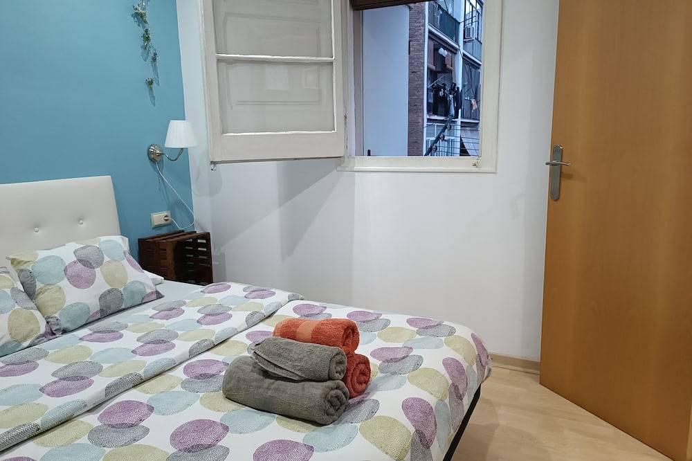 Entire apartment, Bcn. Sants-Wifi free-Parking in Barcelona Centre, Barcelona