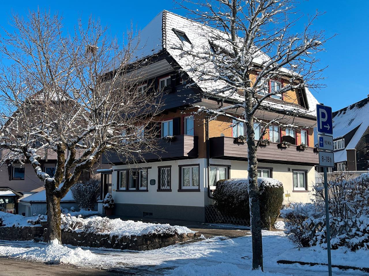 Appartement entier, Appartement "Dachtler" avec vue sur les montagnes, jardin partagé et Wi-Fi in Hinterzarten, Forêt-Noire du Sud