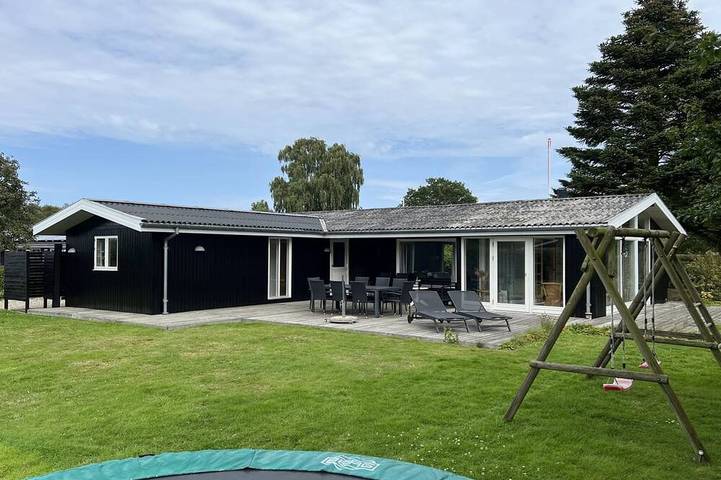 Feriehus for 10 personer, med sauna og have - 1