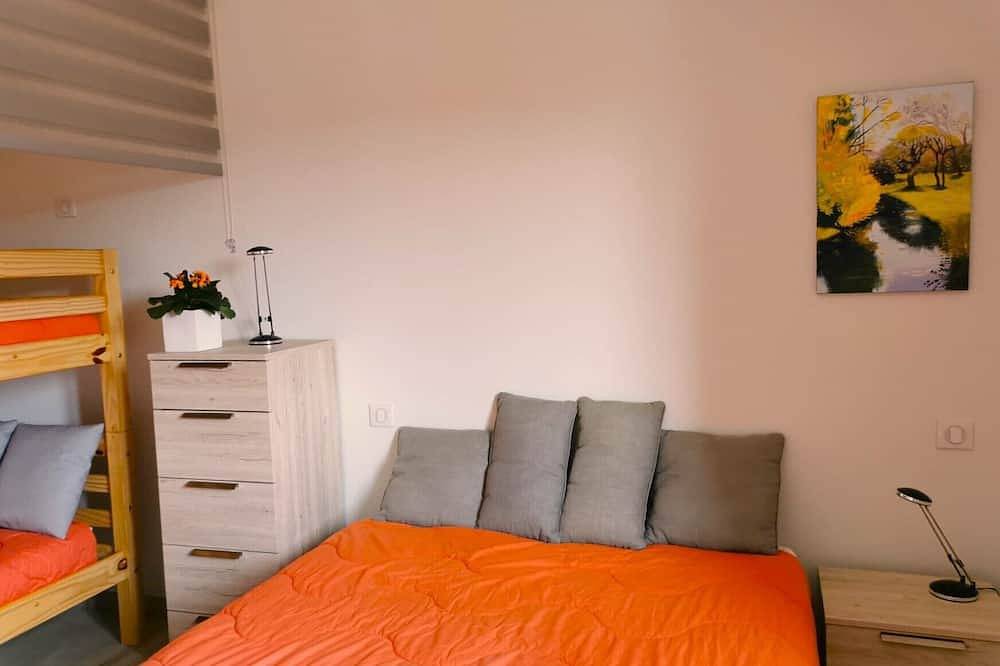 Pequeña casa con encanto renovado en el corazón de un bonito pueblo. in León (Francia), Côte d’Argent