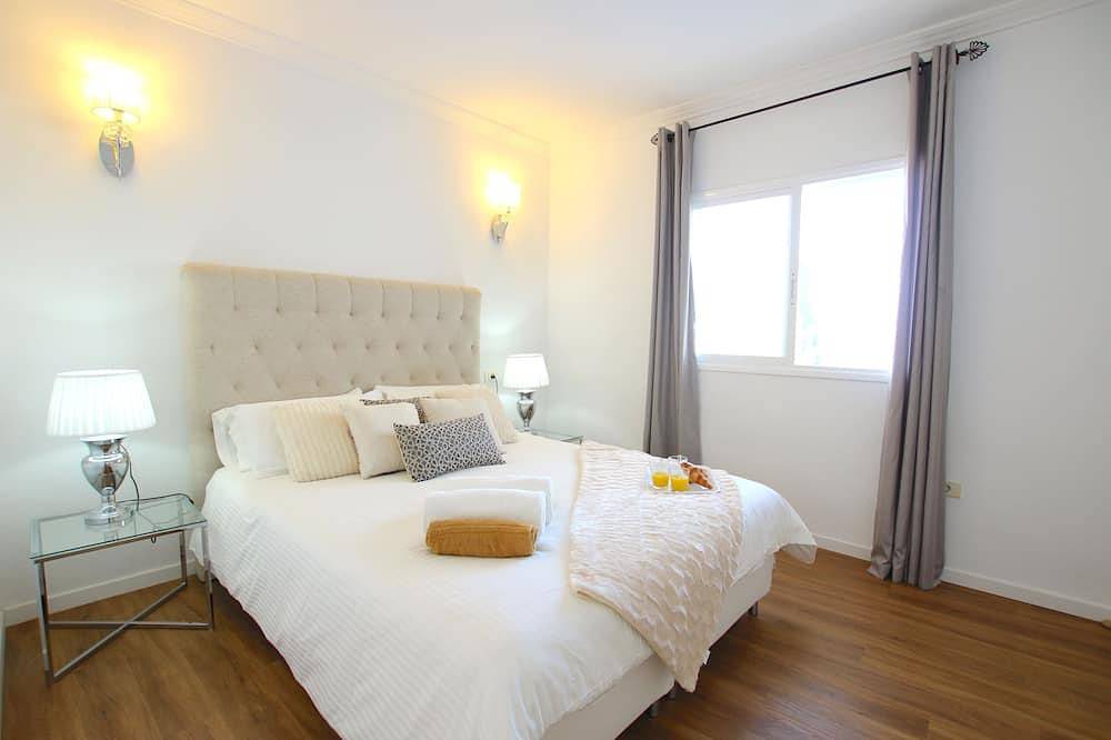 Luxurious Chalet for 6 people, Wifi, private heated pool, at 8 min to the beach in Las Moraditas, Adeje