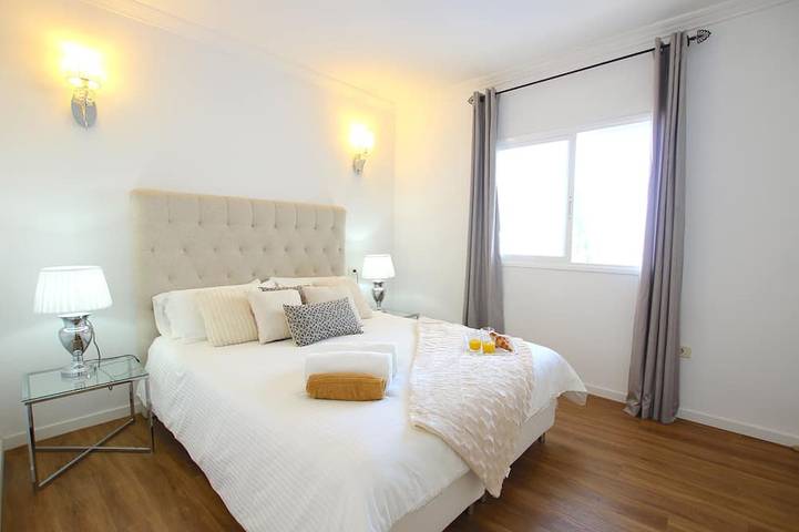 Luxurious Chalet for 6 people, Wifi, private heated pool, at 8 min to the beach in Las Moraditas, Adeje
