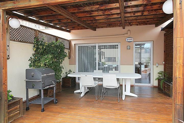 Appartamento intero, Appartamento di 110 m2 su due piani, ampio terrazzo, 100 metri dalla spiaggia, aria condizionata, parcheggio, in Central Lloret de Mar, Lloret de Mar