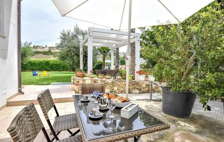 Appartamento per 4 persone, con piscina e giardino nonché panorama, adatto a famiglie con bambini a Balestrate