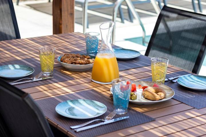 Location de vacances pour 7 personnes, avec piscine ainsi que vue et jardin dans Karpathos - 4