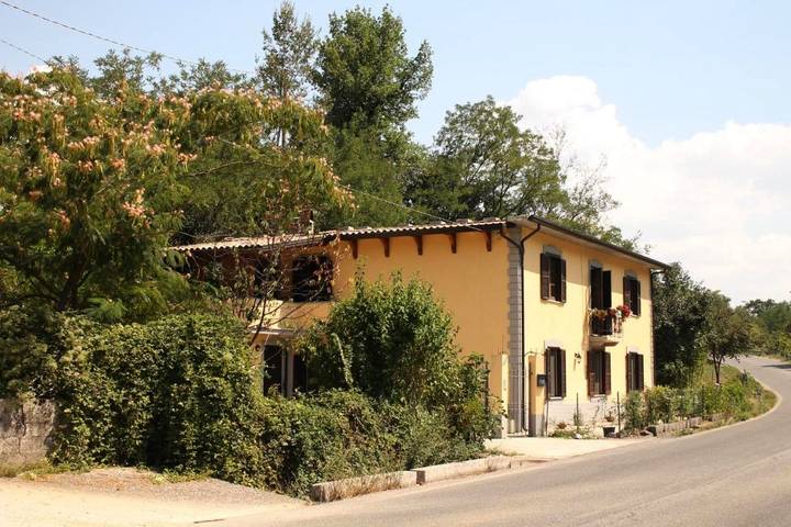 Location de vacances pour 3 personnes, avec jardin ainsi que vue et balcon à Sora - 2