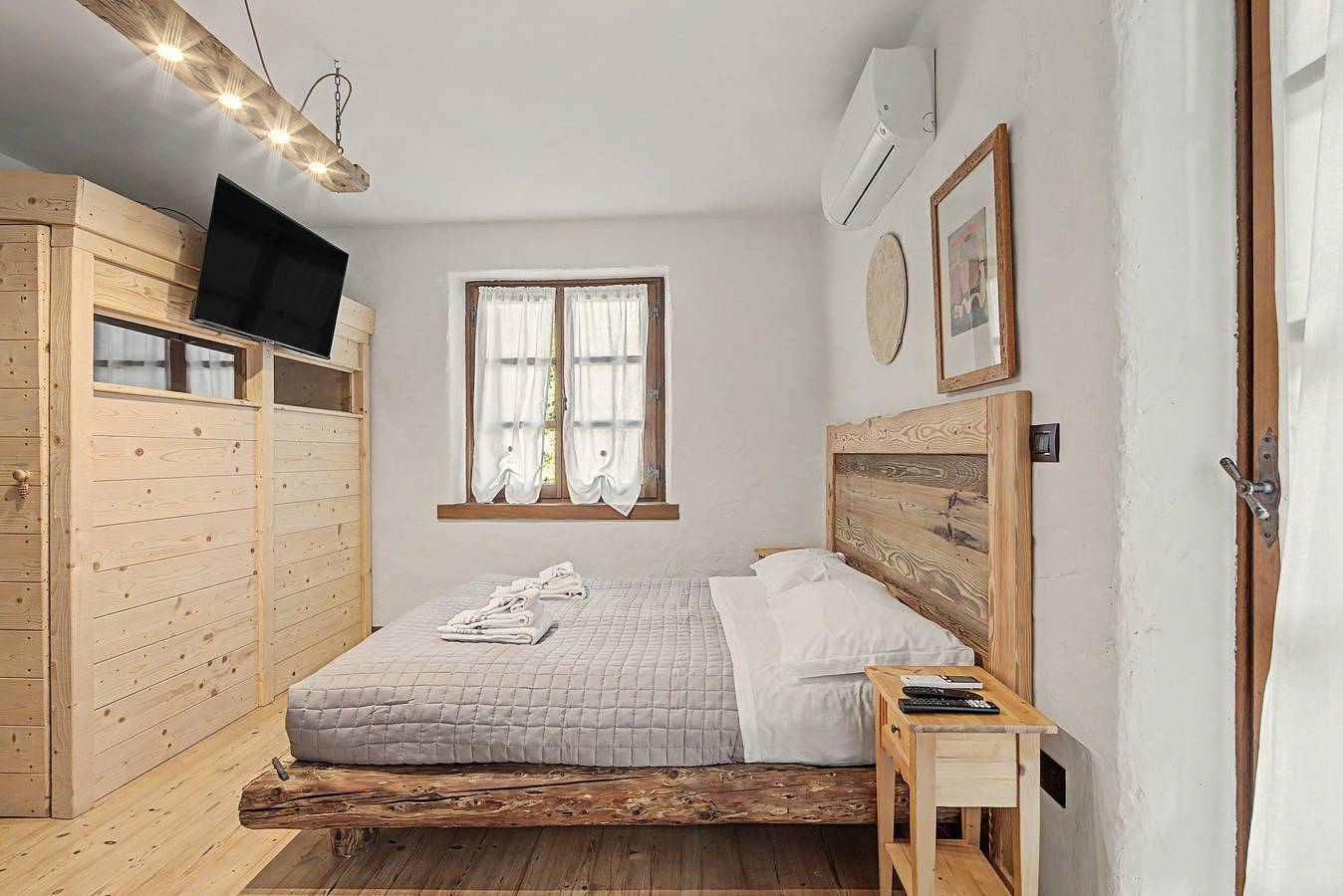 Room 'Camera Genziana' with Mountain View, Wi-Fi and Air Conditioning in Pergine Valsugana, Lago di Caldonazzo