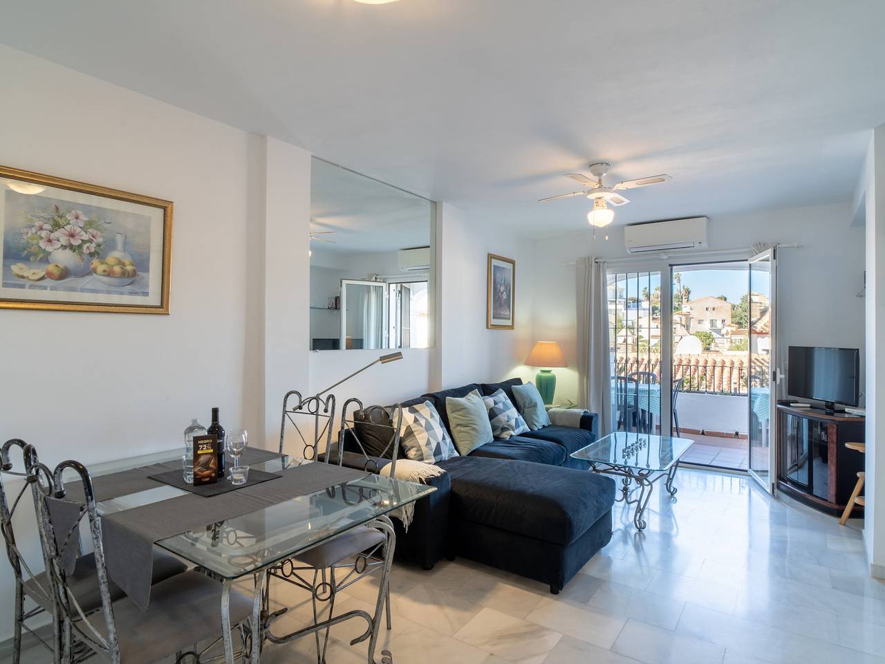 Entire apartment, 2-Bedroom Apartment in Nerja with Pool, Near Burriana Beach in Playa de Burriana, Nerja