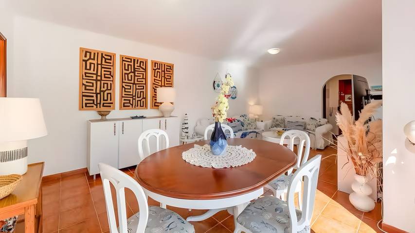 Hel lejlighed, Apartment 'Casa Rosa dos Ventos' with Sea View, Wi-Fi and Air Conditioning in Armação de Pêra (costa), Armação de Pera