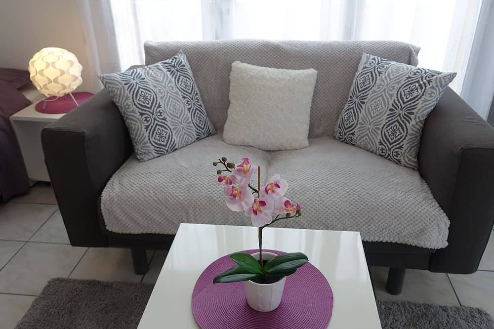 Apartamento entero, Nuevo estudio acogedor y tranquilo con Terraza entre Burdeos y el océano. in Saint-Médard-en-Jalles, Región de Burdeos