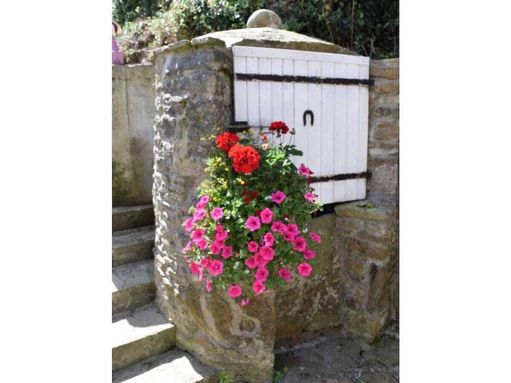 Two-Bedroom Holiday Home in Canville-la-Rocque, Région de Coutances