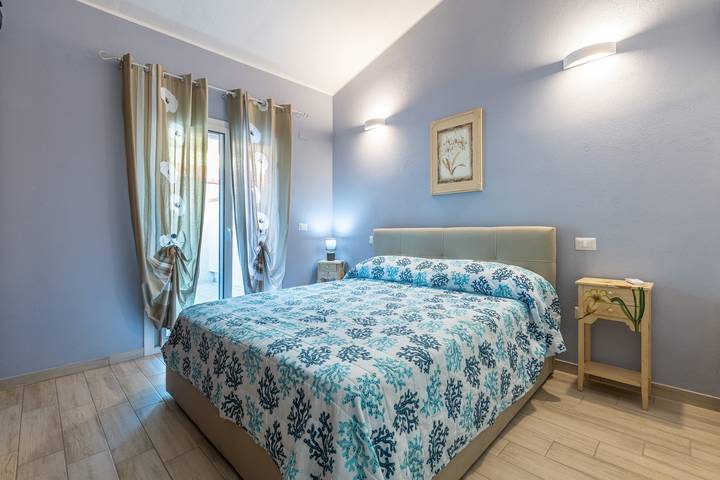 Maison de vacances "Ibiscus Rosa 1" avec vue sur les montagnes, terrasse et A/C in Geremeas, Maracalagonis
