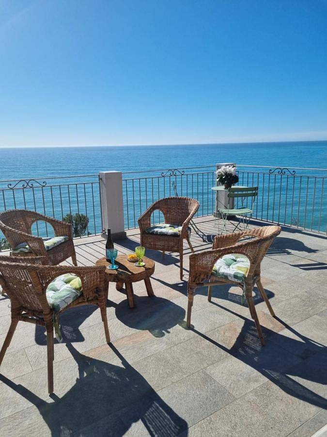 Agriturismo per 4 persone, con panorama e giardino in Imperia