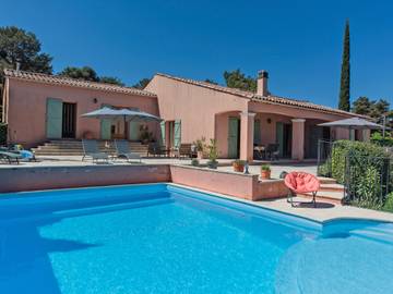 Gîte pour 6 personnes, avec jardin à Tourtour
