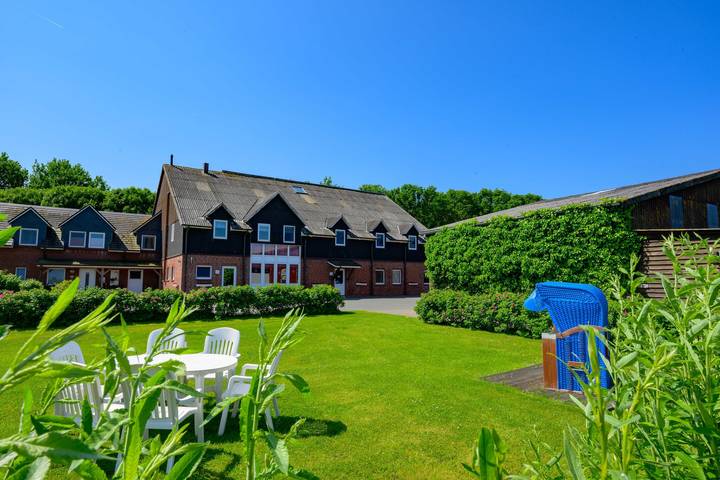 Ganze Wohnung, Ferienwohnung 'Fereinhof Paulsen - Lachmöwe' mit Privatterrasse, Gemeinschaftsgarten und Wlan in Tammensiel, Pellworm