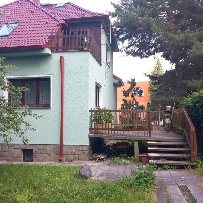 Location de vacances pour 5 personnes, avec terrasse ainsi que piscine et vue, animaux acceptés à Plzeň