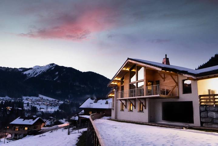 Chalet pour 10 personnes, avec Balcon et Jacuzzi ainsi que Jardin et Sauna