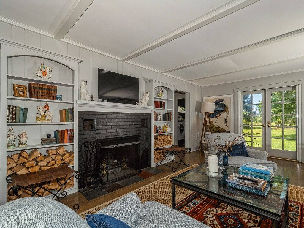 Two Bedroom Cottage Close To Town in Litchfield County