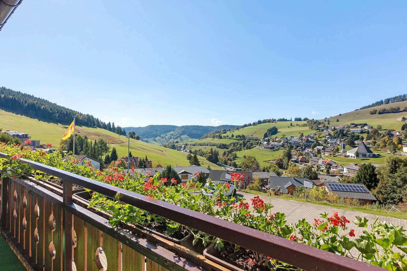 Appartement entier, Haus Kehrwieder – Appartement 2 avec balcon ensoleillé privé, vue montagne, carte Hochschwarzwald, Wi-Fi in Todtnauberg (Todtnau), Todtnau
