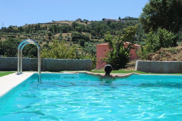 Location de vacances pour 6 personnes, avec Balcon et Terrasse ainsi que Jardin et Piscine dans Pinhel