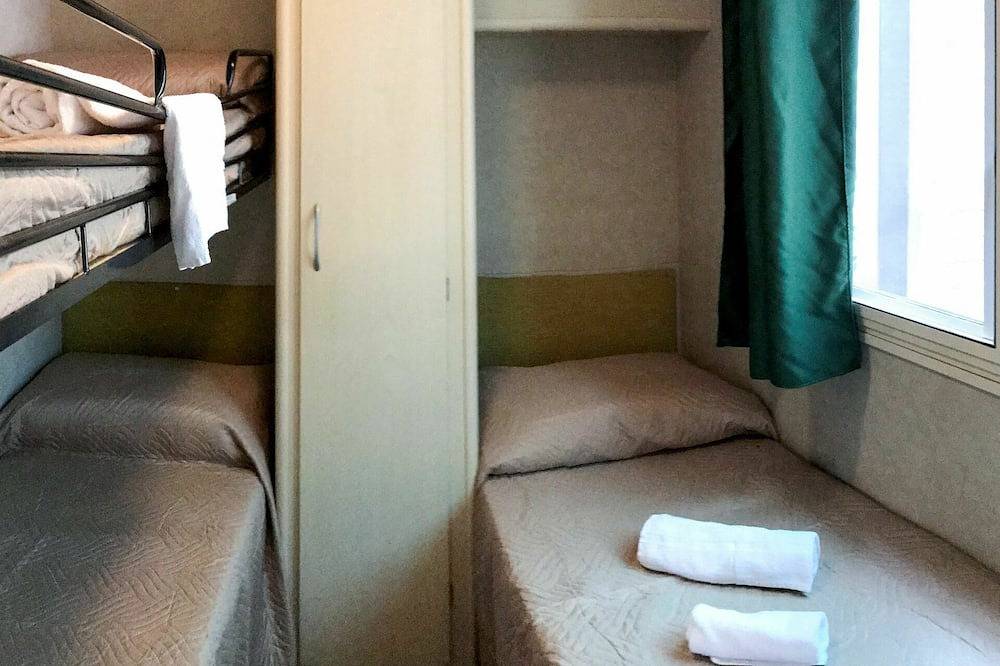 Beautiful apartment in villa for 5 people with pool, Wifi, A/C, terrace and pets allowed in Marina di Bibbona, Bibbona