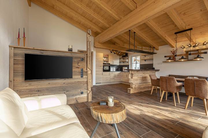 Ferienhaus für 10 Personen, mit Balkon und Terrasse sowie Garten und Sauna in Uttendorf