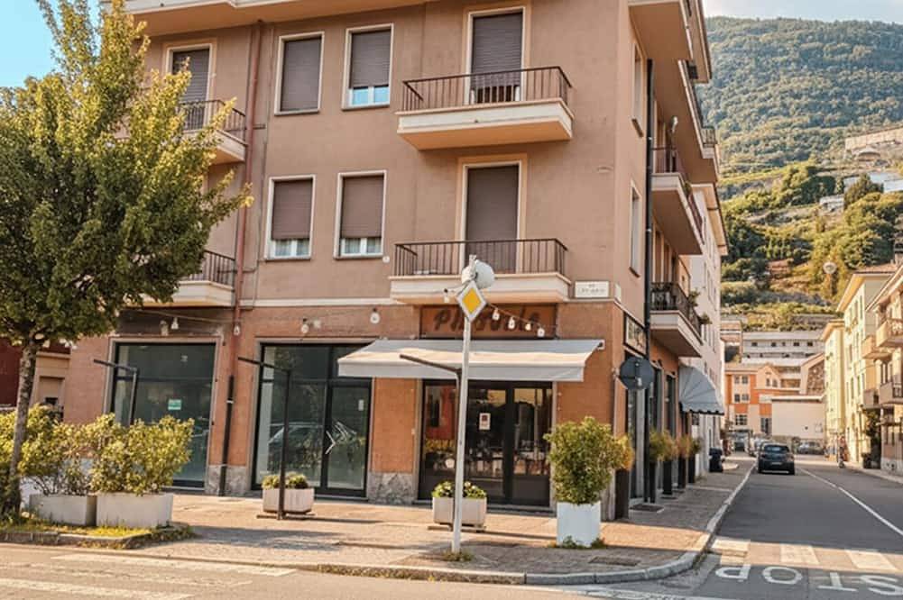 Appartamento intero, \"Valeri\" Vacation Rental in Sondrio - Peaceful Stay Near City Center in Sondrio (Città), Sondrio