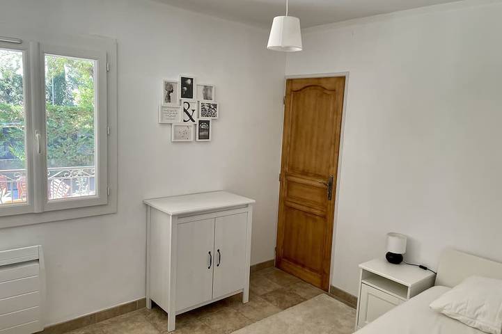 Maison de Vacances 4 Chambres Avec Piscine Privée en Provence in Lamanon, Arles und Umgebung