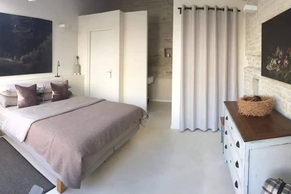 Rustic house in beautiful Burgundy in Noyers, Region Avallon