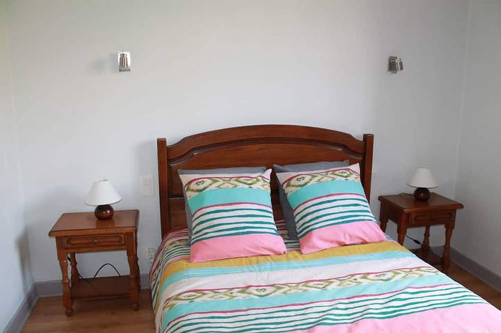 Location de vacances pour 8 personnes, avec jardin et terrasse à Charbonnières-les-Vieilles - 3